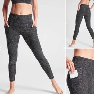 ATHLETA salutation stash pocket rainwater tight